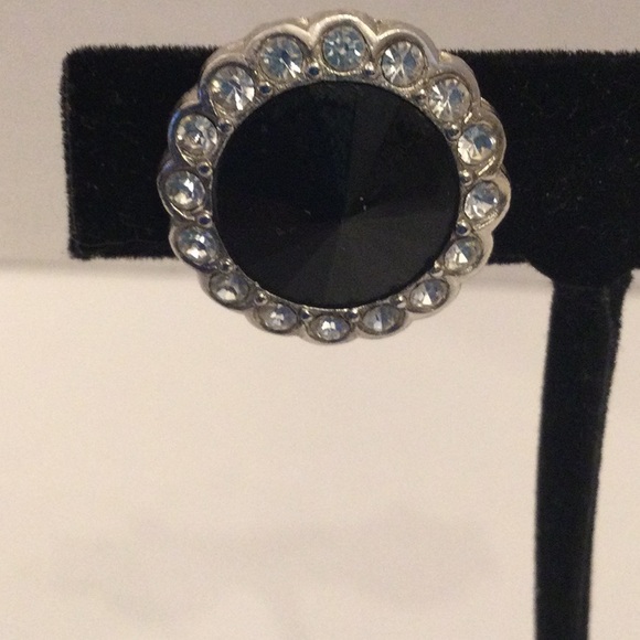 Vintage Trifari Clip earrings black and rhinestone - Picture 2 of 5